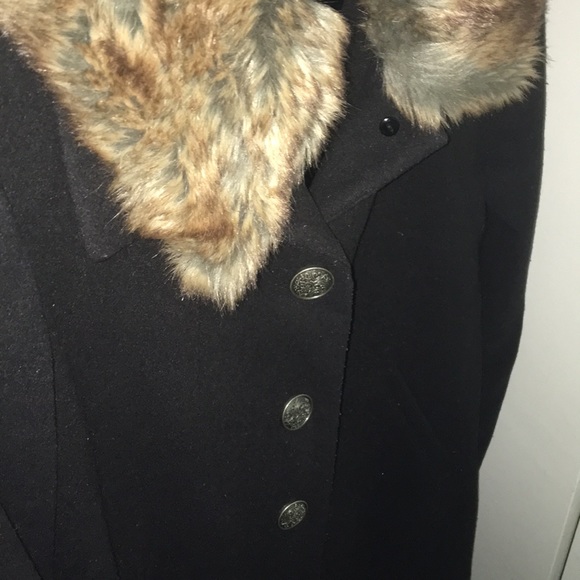 Beautiful coat - Picture 4 of 4